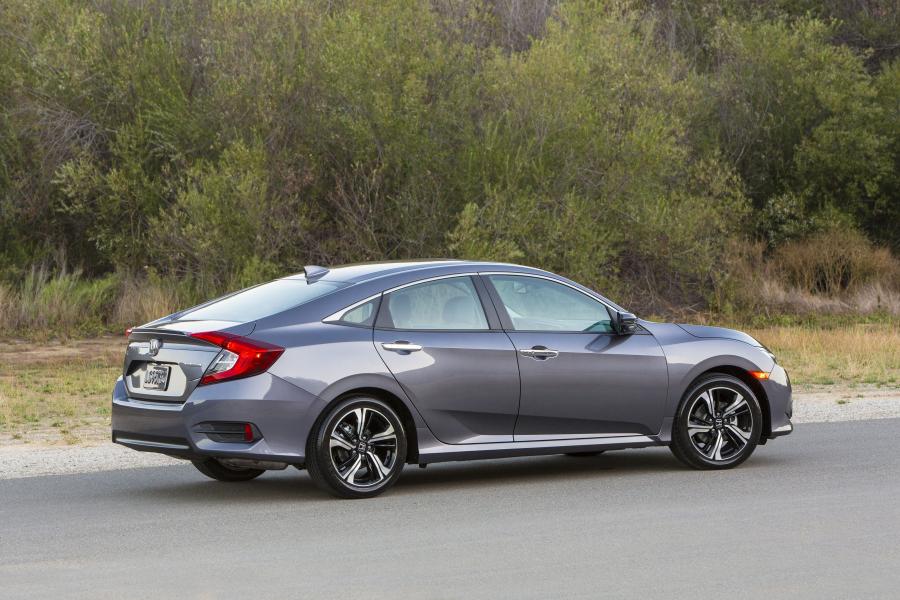  Honda Civic Touring Sedan (FC1) 2015 года  (NA) (фото 34 из 40)